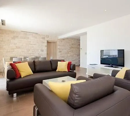Designvilla Mit Dachterrasse Und Panoramablick Karigador